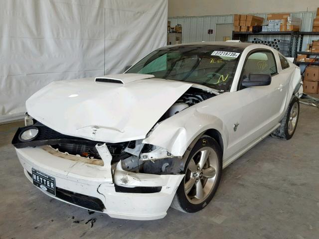 1ZVHT82H595146404 - 2009 FORD MUSTANG GT WHITE photo 2