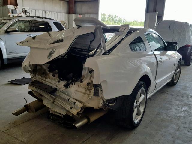 1ZVHT82H595146404 - 2009 FORD MUSTANG GT WHITE photo 4