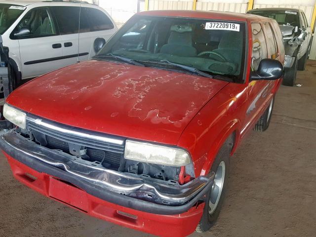 1GNCS13W8W2265329 - 1998 CHEVROLET BLAZER RED photo 2