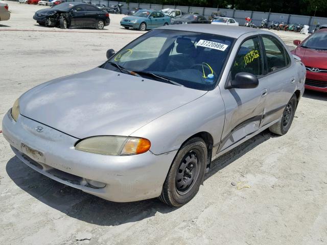 KMHJF24M2WU700675 - 1998 HYUNDAI ELANTRA SILVER photo 2