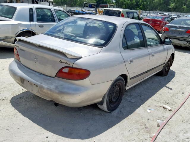 KMHJF24M2WU700675 - 1998 HYUNDAI ELANTRA SILVER photo 4