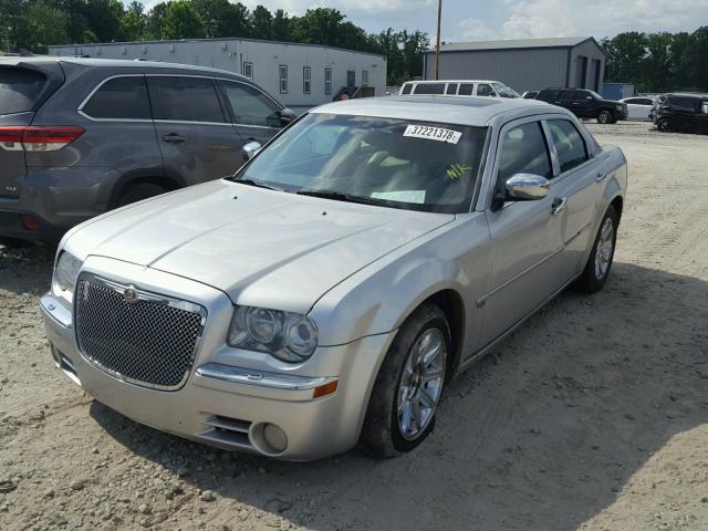 2C3AA63H05H508207 - 2005 CHRYSLER 300C SILVER photo 2