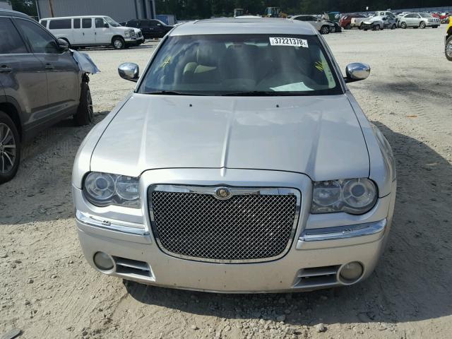 2C3AA63H05H508207 - 2005 CHRYSLER 300C SILVER photo 9