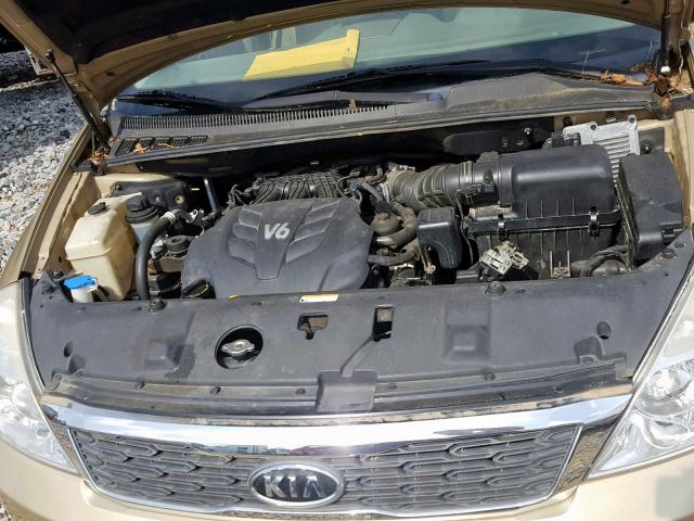 KNDMG4C76B6389191 - 2011 KIA SEDONA LX TAN photo 7