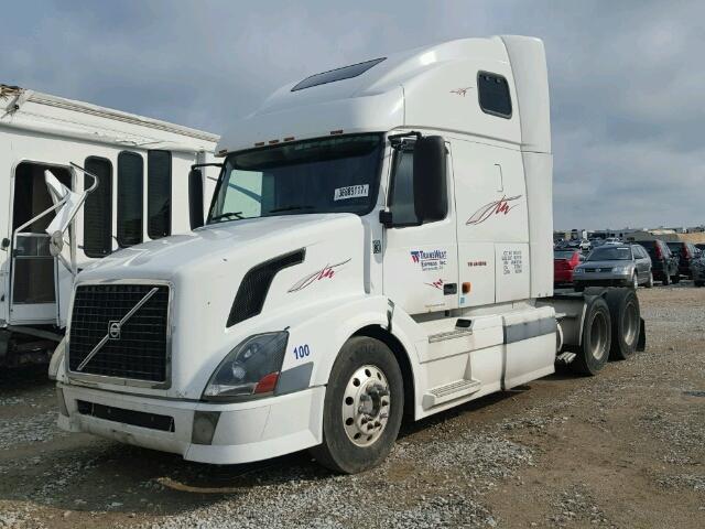 4V4NC9GH46N418106 - 2006 VOLVO VN VNL WHITE photo 2