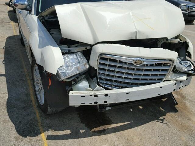 2C3CA4CD8AH208922 - 2010 CHRYSLER 300 TOURIN CREAM photo 9