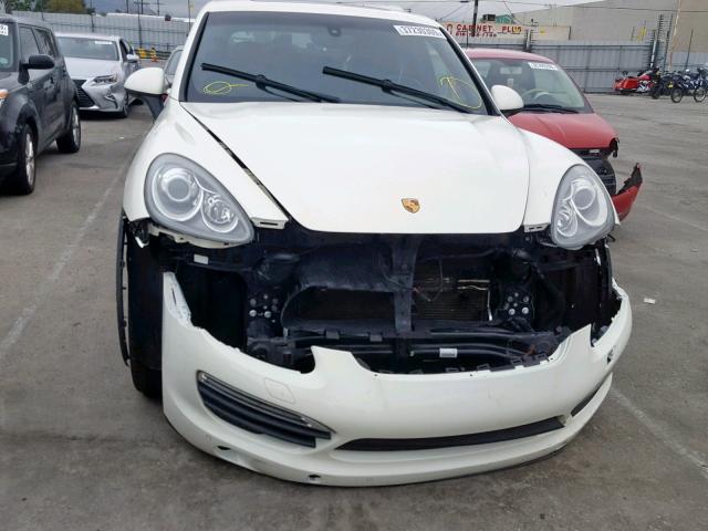 WP1AB2A29BLA44556 - 2011 PORSCHE CAYENNE S WHITE photo 9