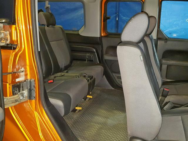 5J6YH28776L019932 - 2006 HONDA ELEMENT EX ORANGE photo 6