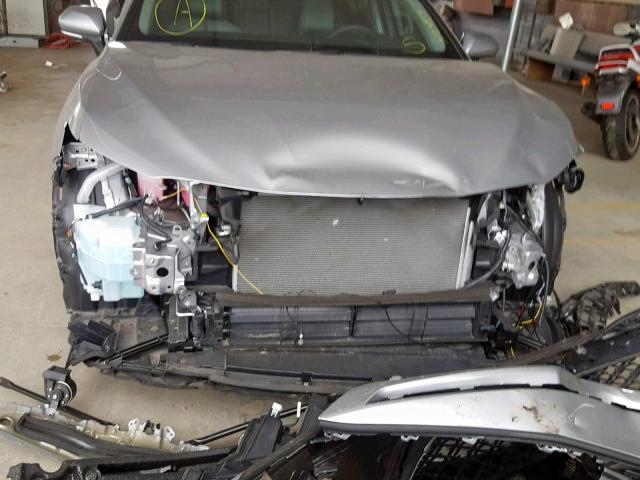 4T1B21HKXJU504320 - 2018 TOYOTA CAMRY HYBR SILVER photo 9