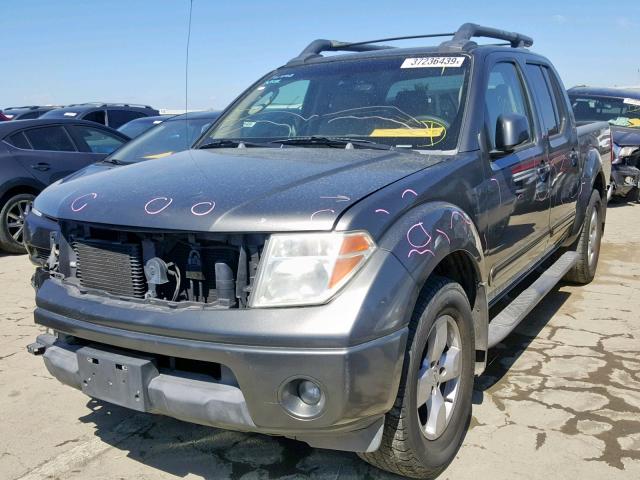 1N6AD07U45C404682 - 2005 NISSAN FRONTIER C GRAY photo 2