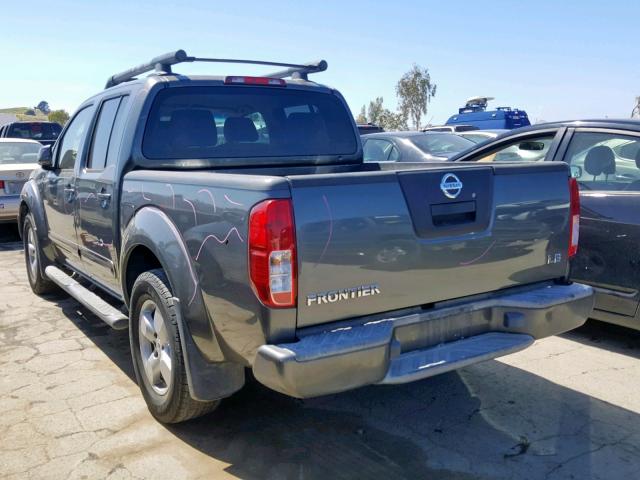 1N6AD07U45C404682 - 2005 NISSAN FRONTIER C GRAY photo 3