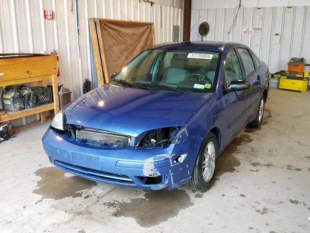 1FAFP34N15W150335 - 2005 FORD FOCUS ZX4 BLUE photo 2