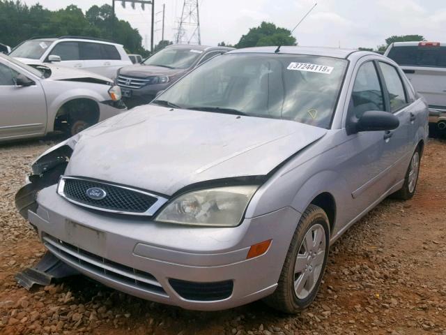 1FAFP34NX7W109382 - 2007 FORD FOCUS ZX4 SILVER photo 2