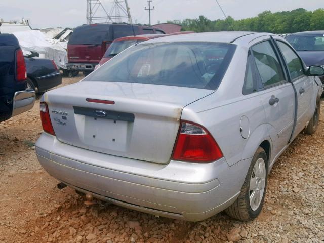 1FAFP34NX7W109382 - 2007 FORD FOCUS ZX4 SILVER photo 4