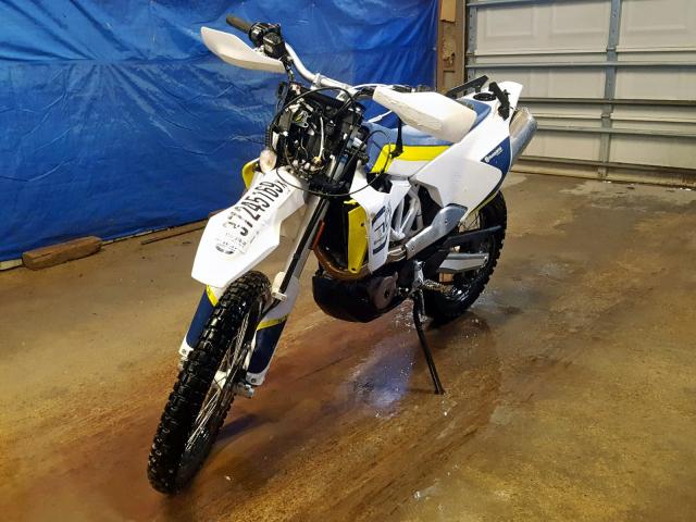 VBKUEV405JM713849 - 2018 HUSQVARNA 701 ENDURO  WHITE photo 2