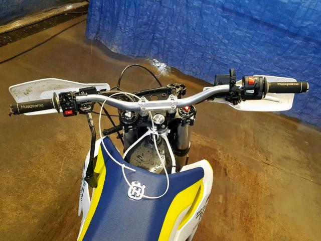 VBKUEV405JM713849 - 2018 HUSQVARNA 701 ENDURO  WHITE photo 5