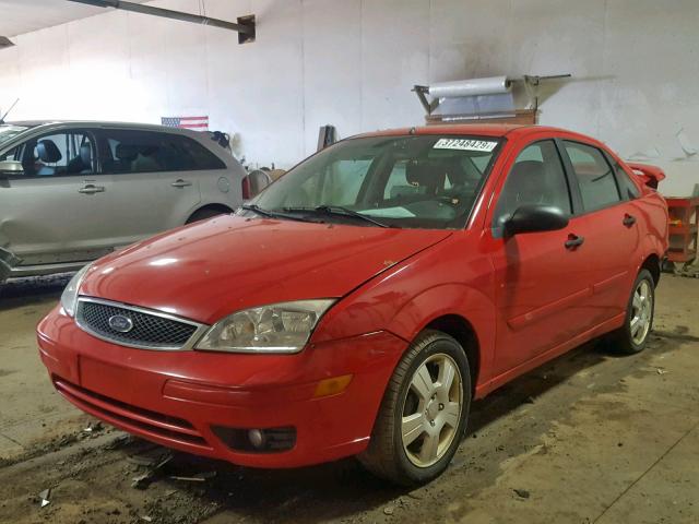 1FAHP34N17W133756 - 2007 FORD FOCUS ZX4 RED photo 2