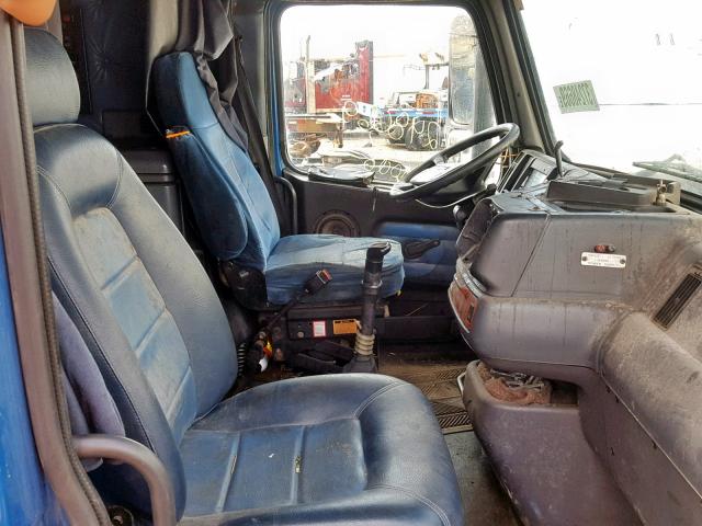 4VG7DARH4WN746634 - 1998 VOLVO VN BLUE photo 5