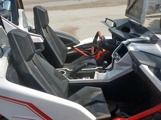 57XAAPFA7G7116198 - 2016 POLARIS SLINGSHOT WHITE photo 5