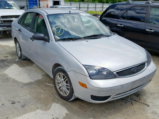 1FAFP34N05W295902 - 2005 FORD FOCUS ZX4 SILVER photo 1