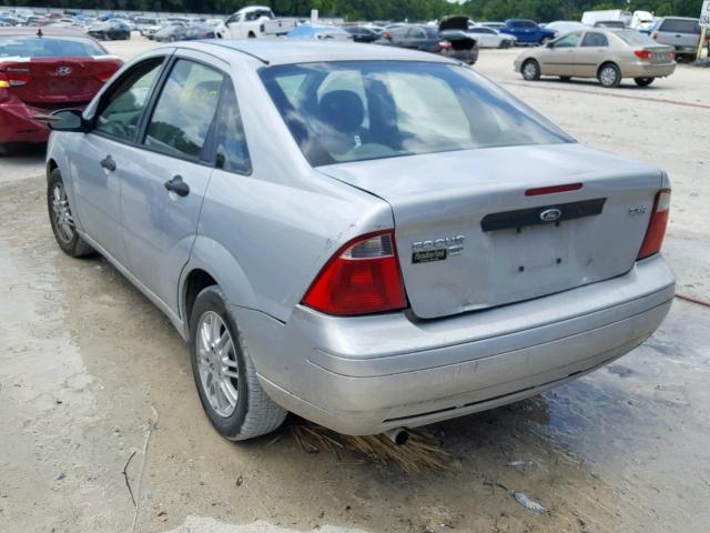 1FAFP34N05W295902 - 2005 FORD FOCUS ZX4 SILVER photo 3