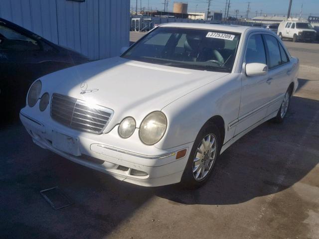 WDBJF65J01B205295 - 2001 MERCEDES-BENZ E 320 WHITE photo 2