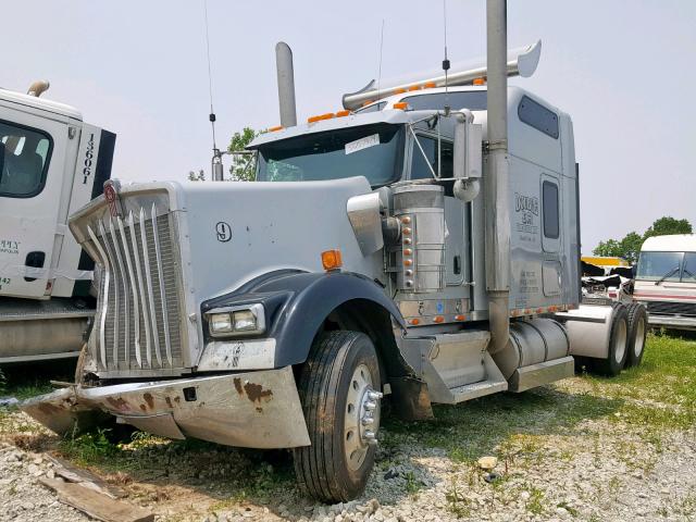 1XKWDB9X85J120614 - 2005 KENWORTH CONSTRUCTI SILVER photo 2