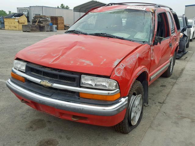 1GNDT13W312222978 - 2001 CHEVROLET BLAZER RED photo 2