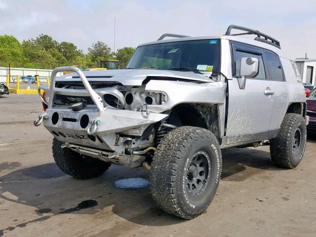 JTEBU11F870097413 - 2007 TOYOTA FJ CRUISER SILVER photo 2