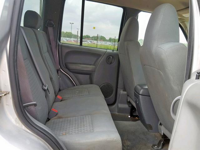 1J4GL48KX6W266192 - 2006 JEEP LIBERTY SP SILVER photo 6