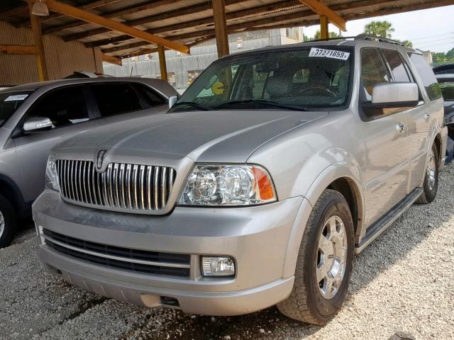 5LMFU27516LJ29019 - 2006 LINCOLN NAVIGATOR SILVER photo 2