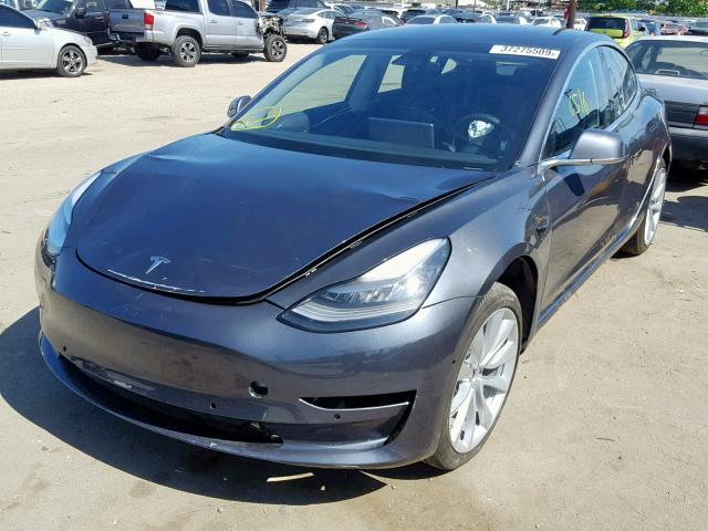 5YJ3E1EA4JF024116 - 2018 TESLA MODEL 3 Серый фото 2