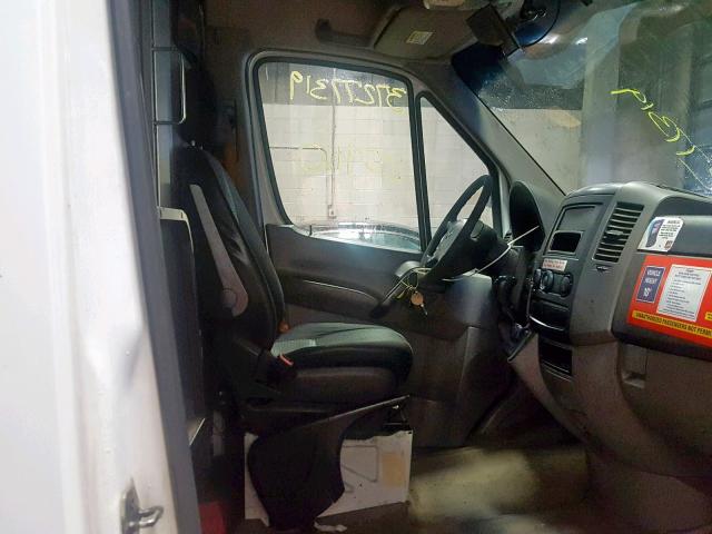 WD3PE8CB7B5607475 - 2011 MERCEDES-BENZ SPRINTER 2 WHITE photo 5