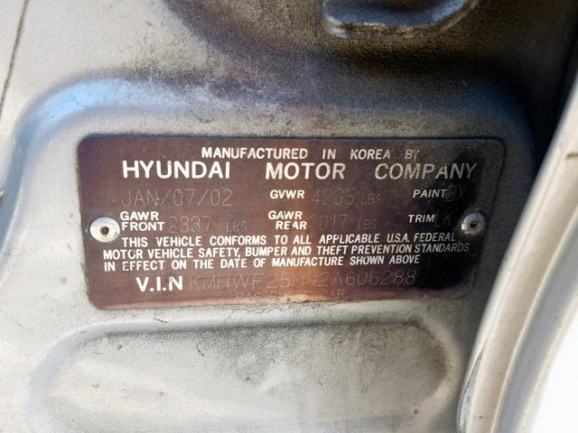 KMHWF25H32A606288 - 2002 HYUNDAI SONATA GL SILVER photo 10