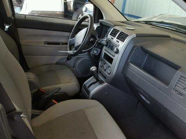 1J8FT47W17D102082 - 2007 JEEP COMPASS SILVER photo 5