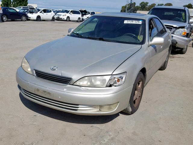 JT8BF28G5W0110652 - 1998 LEXUS ES 300 BEIGE photo 2