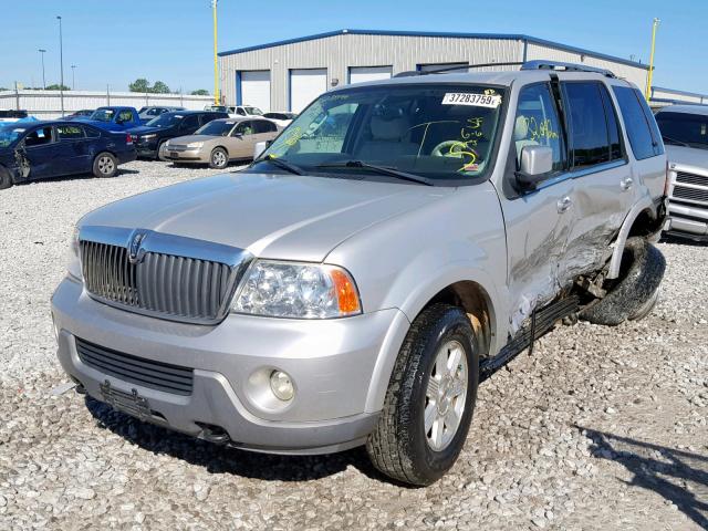 5LMFU27R23LJ50816 - 2003 LINCOLN NAVIGATOR SILVER photo 2