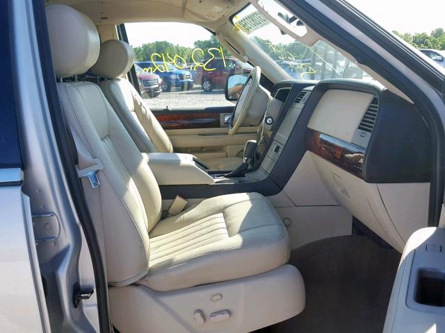 5LMFU27R23LJ50816 - 2003 LINCOLN NAVIGATOR SILVER photo 5