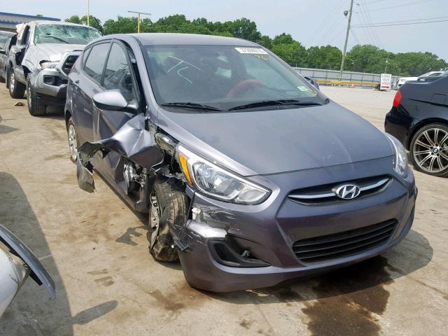 KMHCT5AE5HU307384 - 2017 HYUNDAI ACCENT SE GRAY photo 1