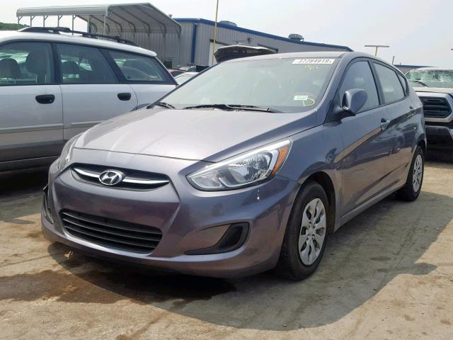 KMHCT5AE5HU307384 - 2017 HYUNDAI ACCENT SE GRAY photo 2