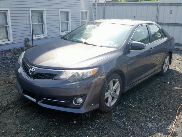 4T1BF1FK6CU605476 - 2012 TOYOTA CAMRY BASE GRAY photo 2