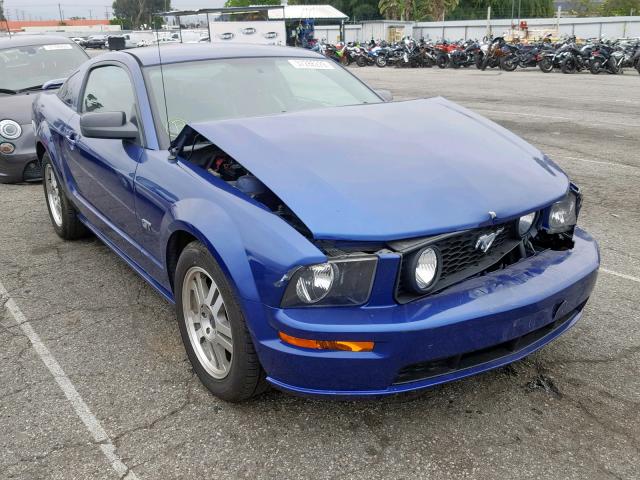 1ZVFT82H255212571 - 2005 FORD MUSTANG GT BLUE photo 1