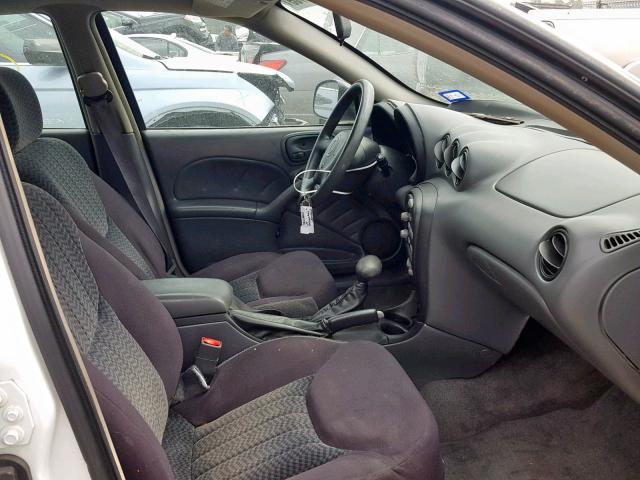 1G2NF52E34M586917 - 2004 PONTIAC GRAND AM S WHITE photo 5