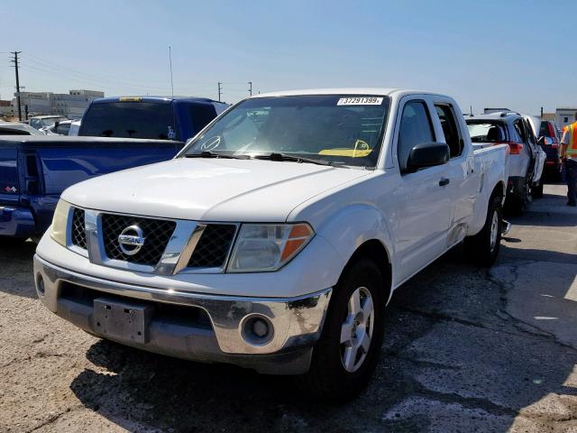 1N6AD09U78C426113 - 2008 NISSAN FRONTIER C WHITE photo 2