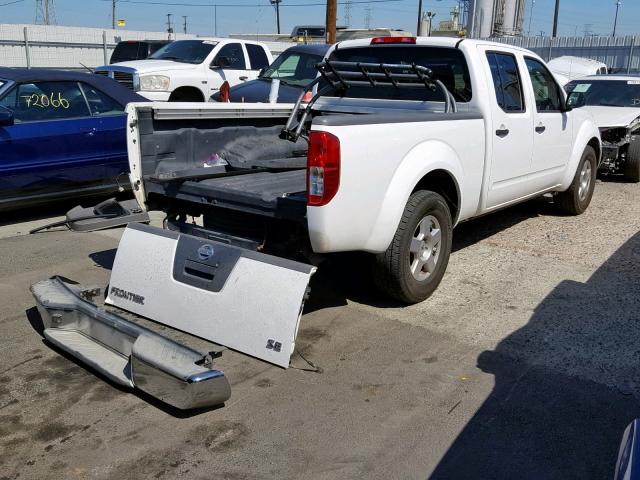 1N6AD09U78C426113 - 2008 NISSAN FRONTIER C WHITE photo 4