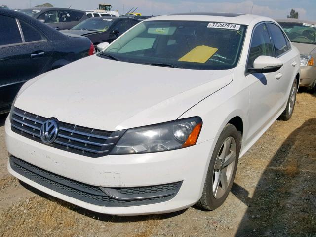 1VWBN7A3XCC040906 - 2012 VOLKSWAGEN PASSAT SE WHITE photo 2