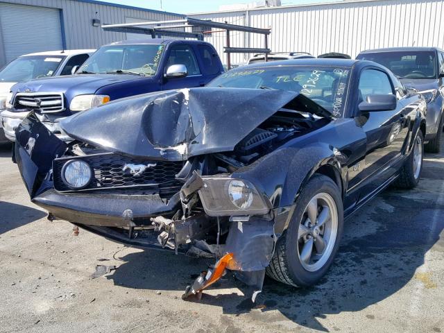 1ZVFT82H255168698 - 2005 FORD MUSTANG GT BLACK photo 2