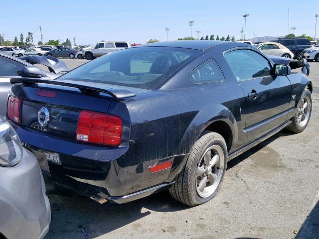 1ZVFT82H255168698 - 2005 FORD MUSTANG GT BLACK photo 4