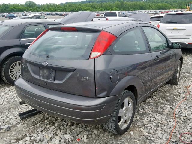 3FAFP31343R145035 - 2003 FORD FOCUS ZX3 GRAY photo 4