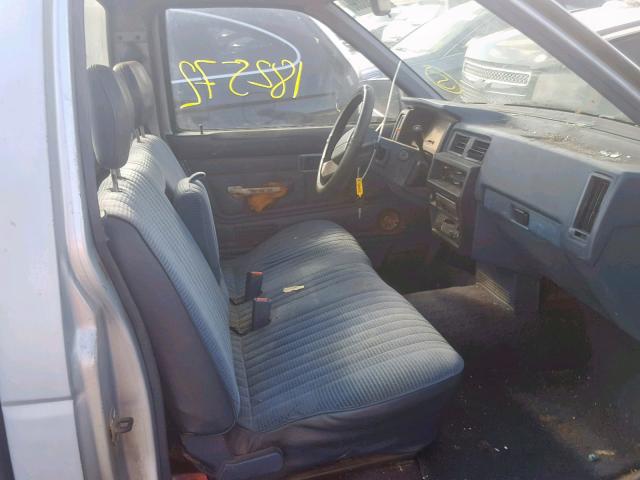 1N6SD11S5NC323143 - 1992 NISSAN TRUCK SHOR GRAY photo 5